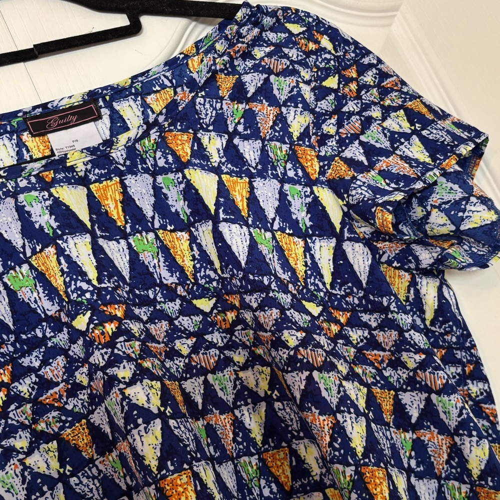 Guilty Geometric Patterned Top - Picture 4 of 5